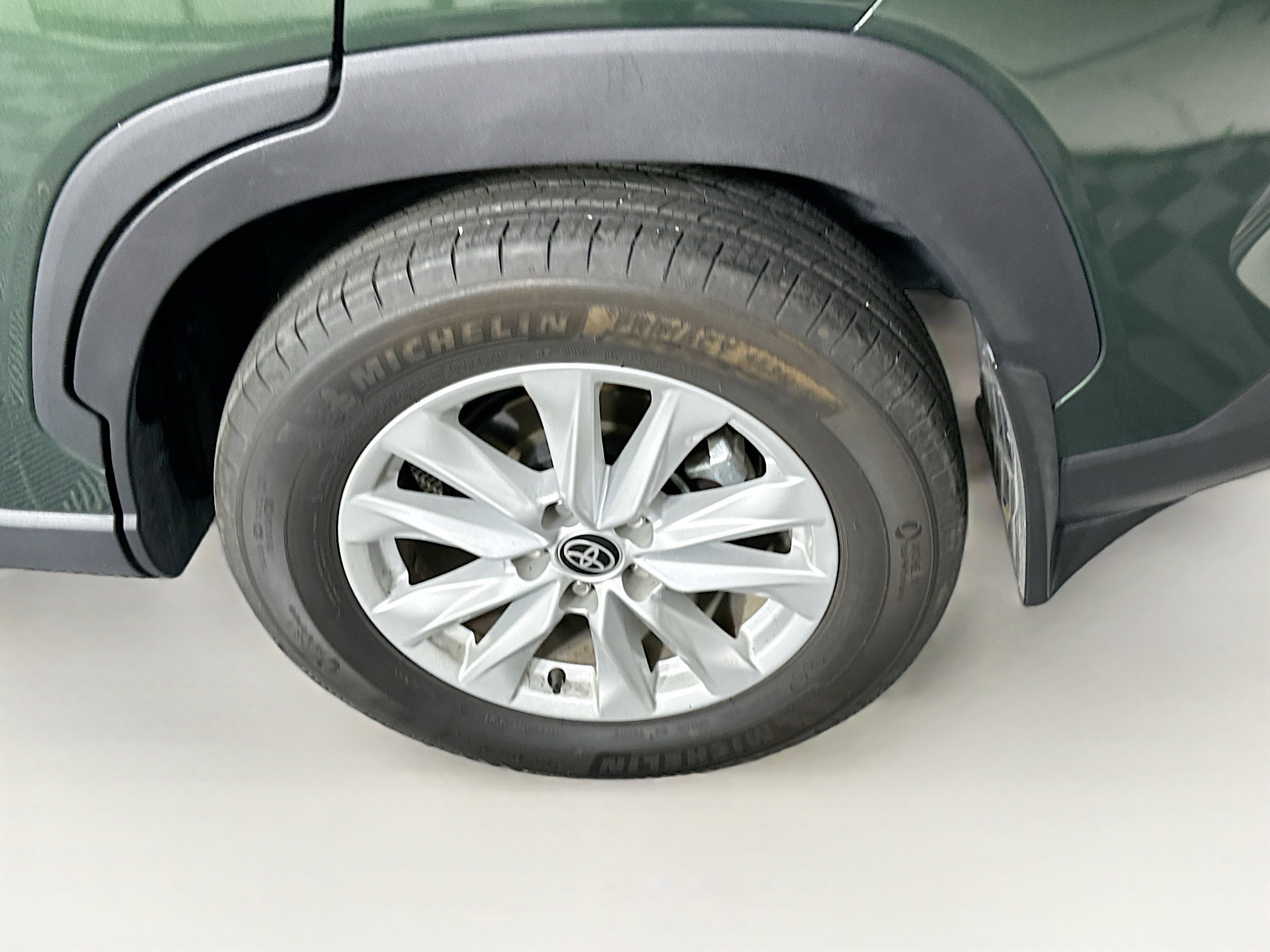 Used 2024 Toyota Corolla Cross LE w/ Moonroof Package image 11