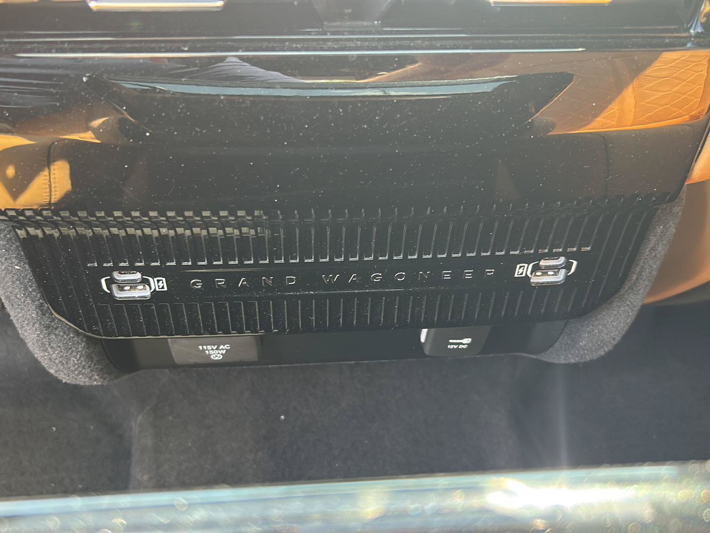 Used 2023 Jeep Grand Wagoneer Series III AWD/4WD image 20