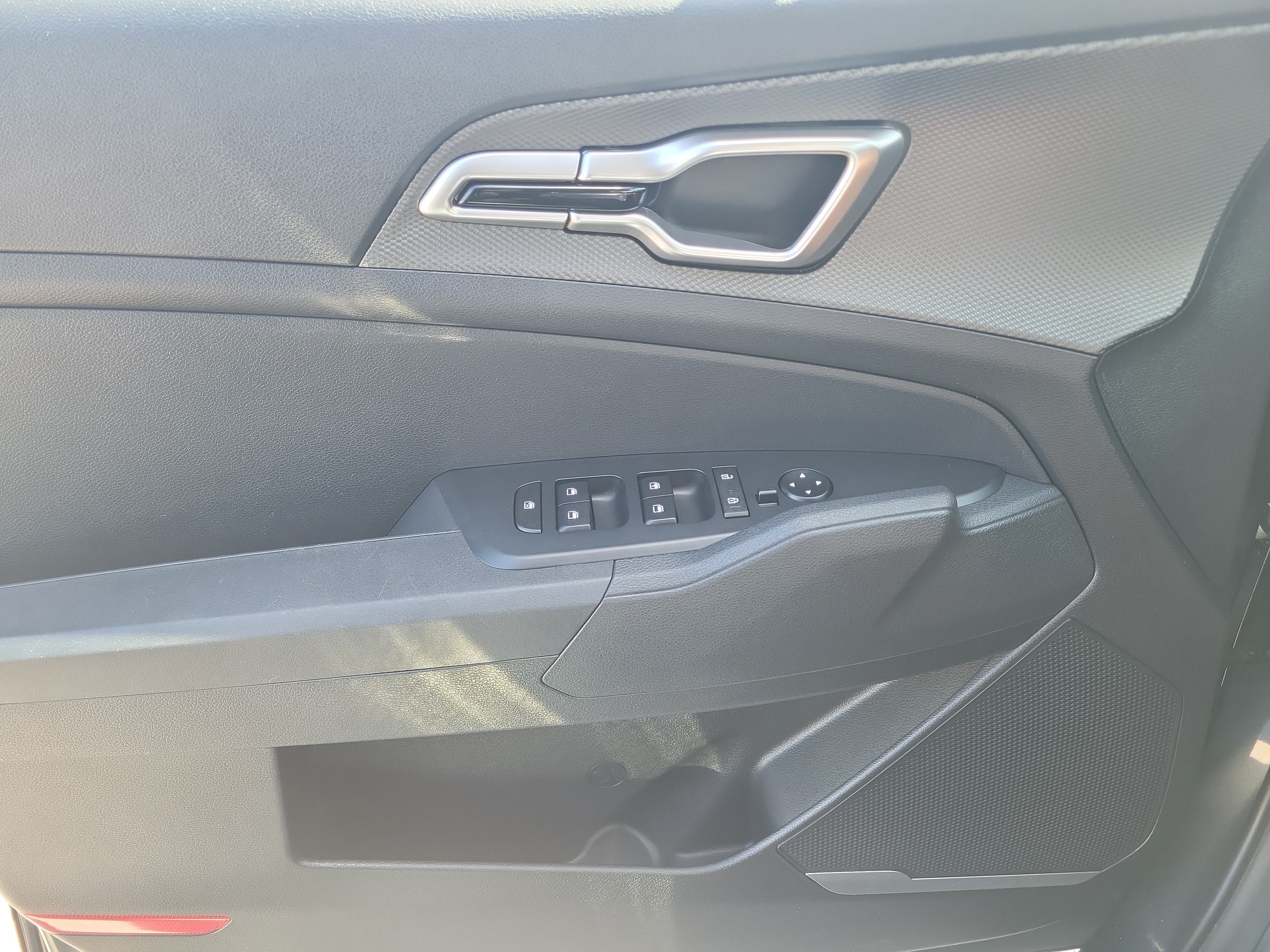 Used 2025 Kia Sportage LX FWD image 27