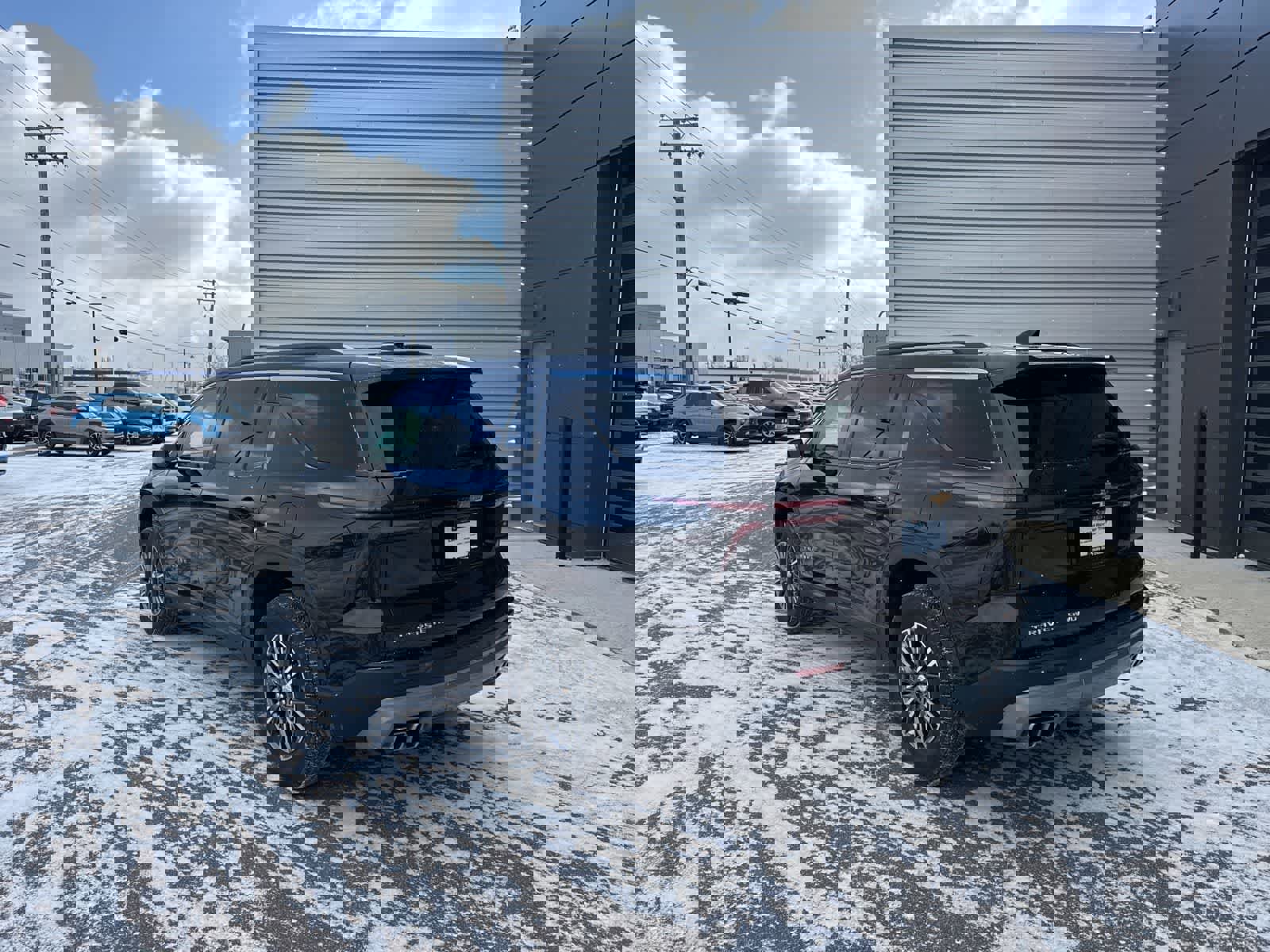 Used 2024 Chevrolet Traverse LT image 2