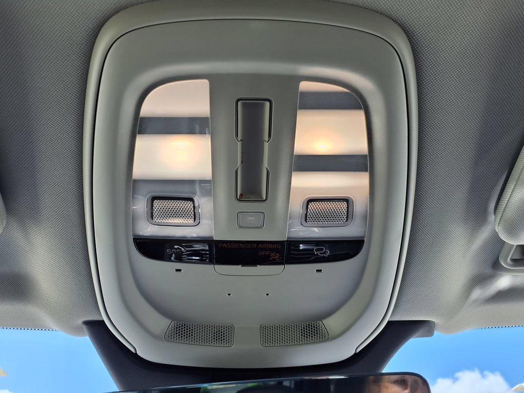 Certified 2025 Volvo XC90 B5 Core AWD/4WD image 28