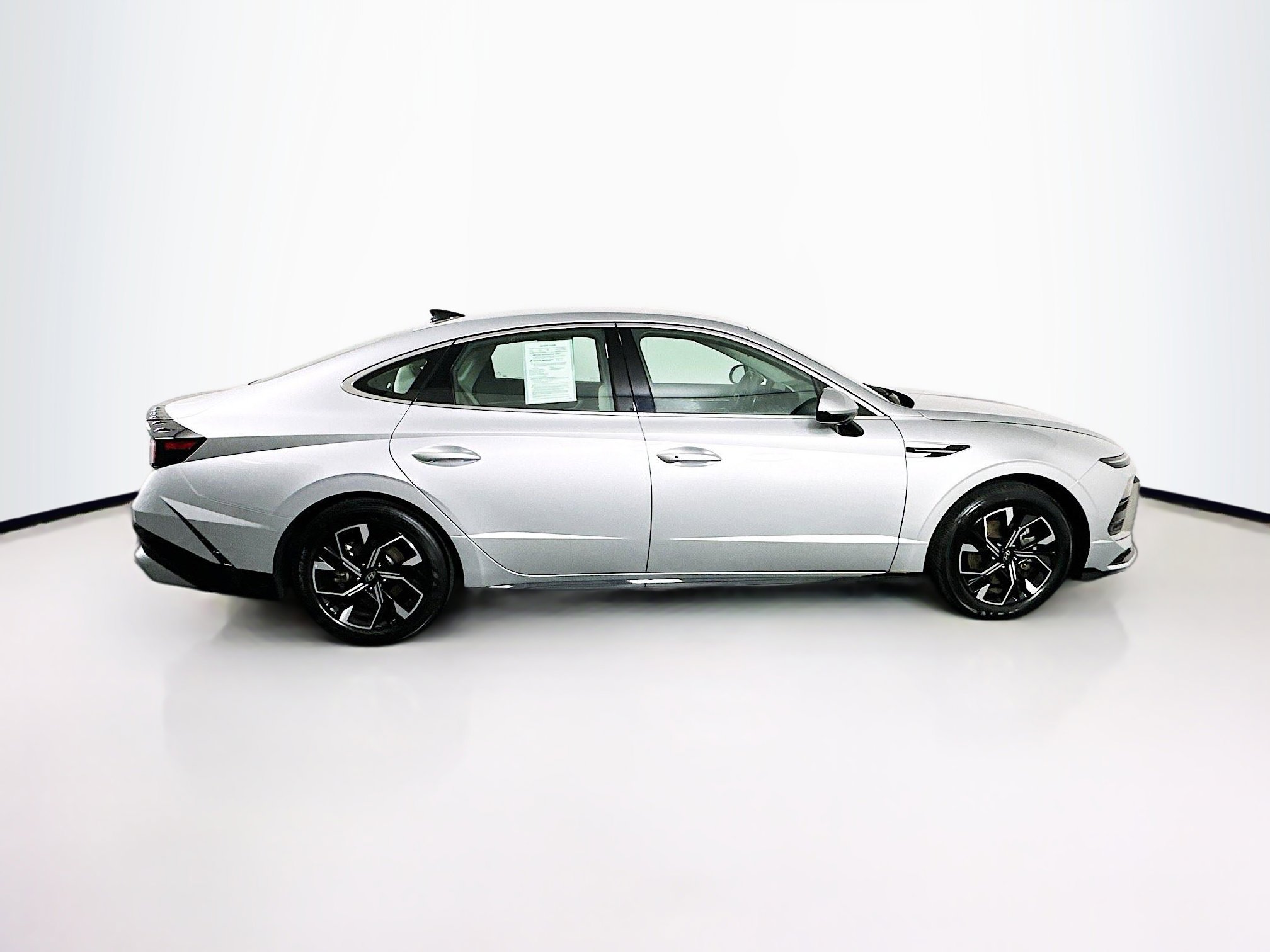 Used 2025 Hyundai Sonata SEL FWD image 10