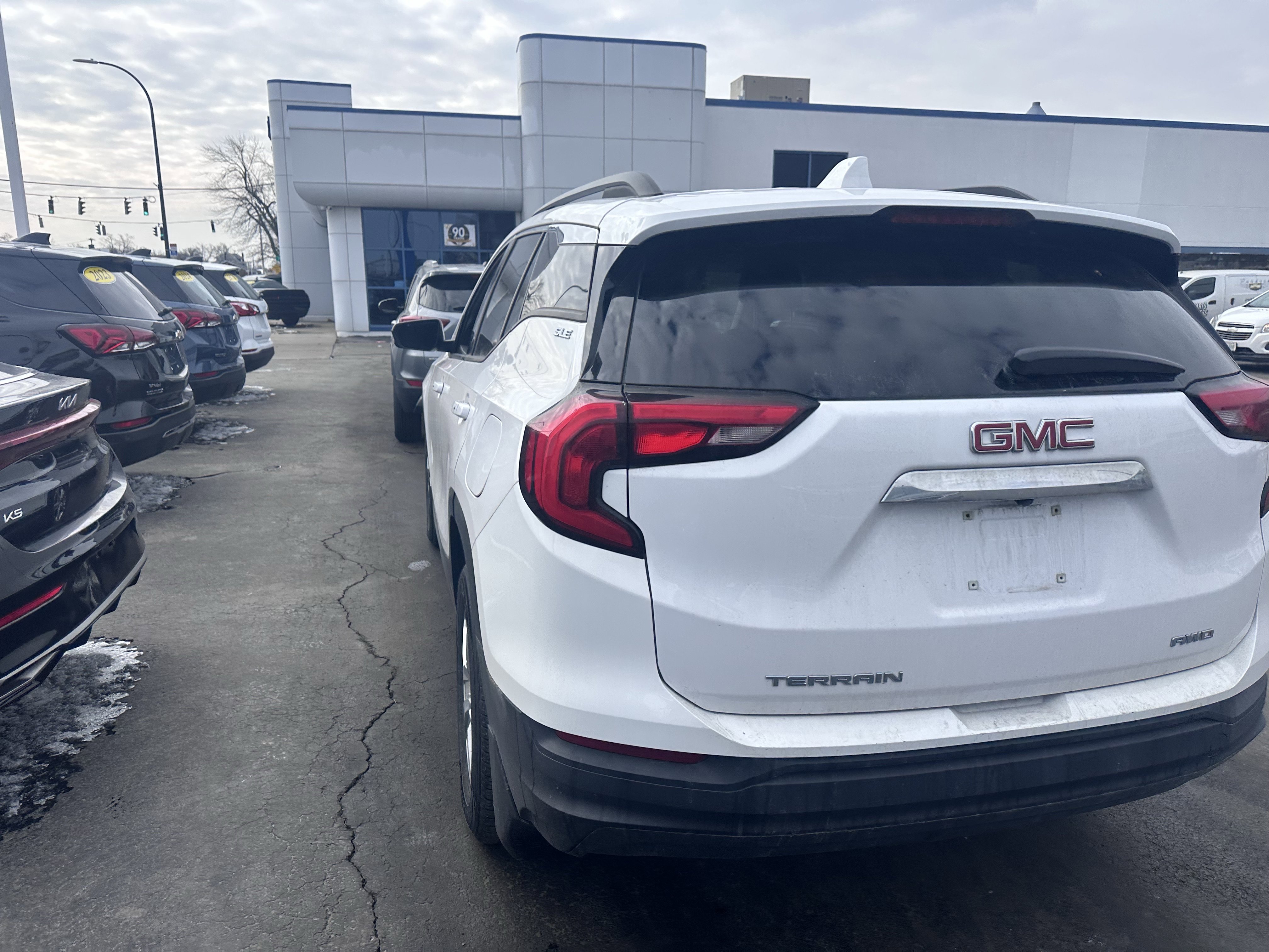 Used 2020 GMC Terrain SLE w/ Driver Convenience Package image 6