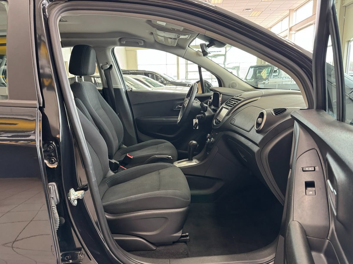 Used 2015 Chevrolet Trax LS FWD image 16
