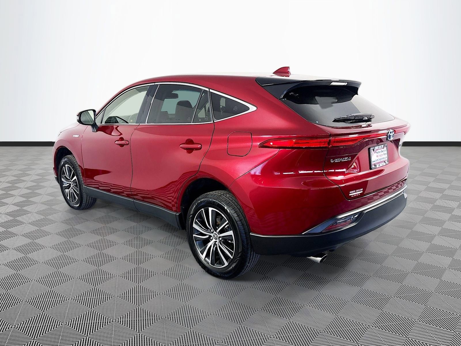 Used 2021 Toyota Venza LE AWD/4WD image 5