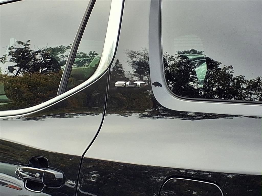 Used 2023 GMC Acadia SLT image 26