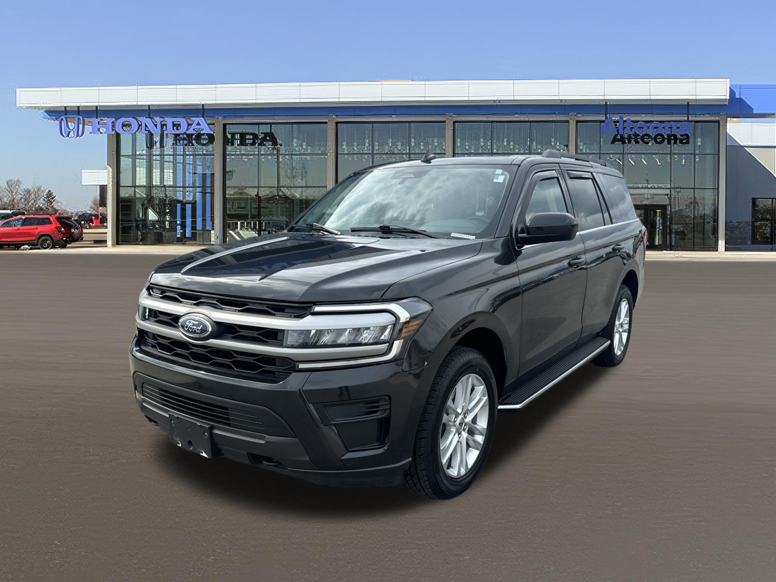Used 2023 Ford Expedition XLT AWD/4WD image 1