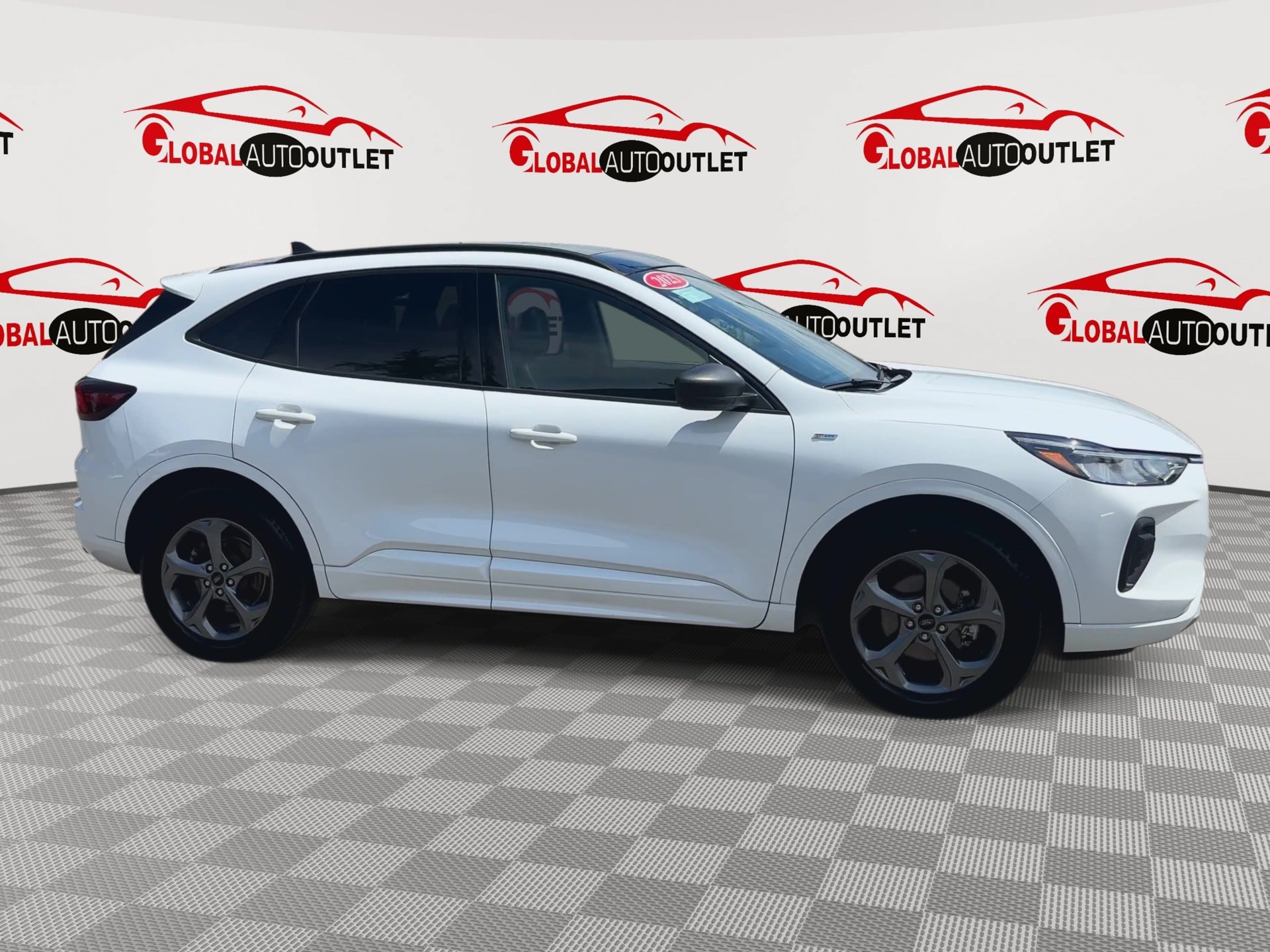 Used 2023 Ford Escape ST-Line w/ Tech Pack #1 AWD/4WD image 9