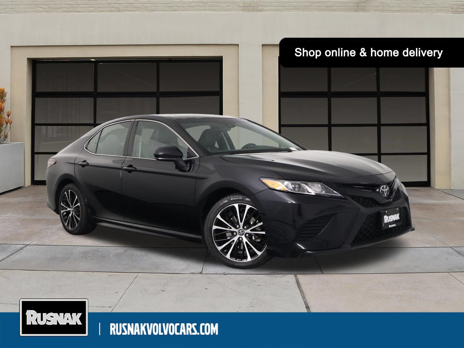 Used 2018 Toyota Camry SE FWD image 1