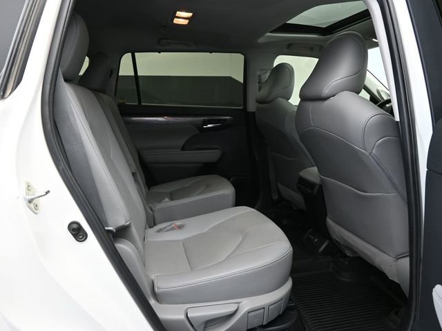 Used 2020 Toyota Highlander Limited FWD image 47