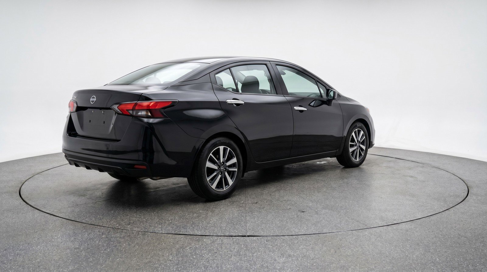 Used 2025 Nissan Versa SV image 9