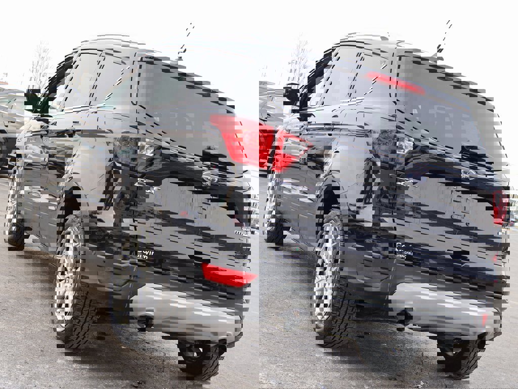 Used 2019 Ford Escape Titanium image 4