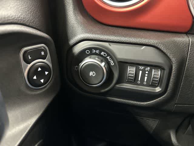 Used 2019 Jeep Wrangler Unlimited Rubicon w/ LED Lighting Group AWD/4WD image 19