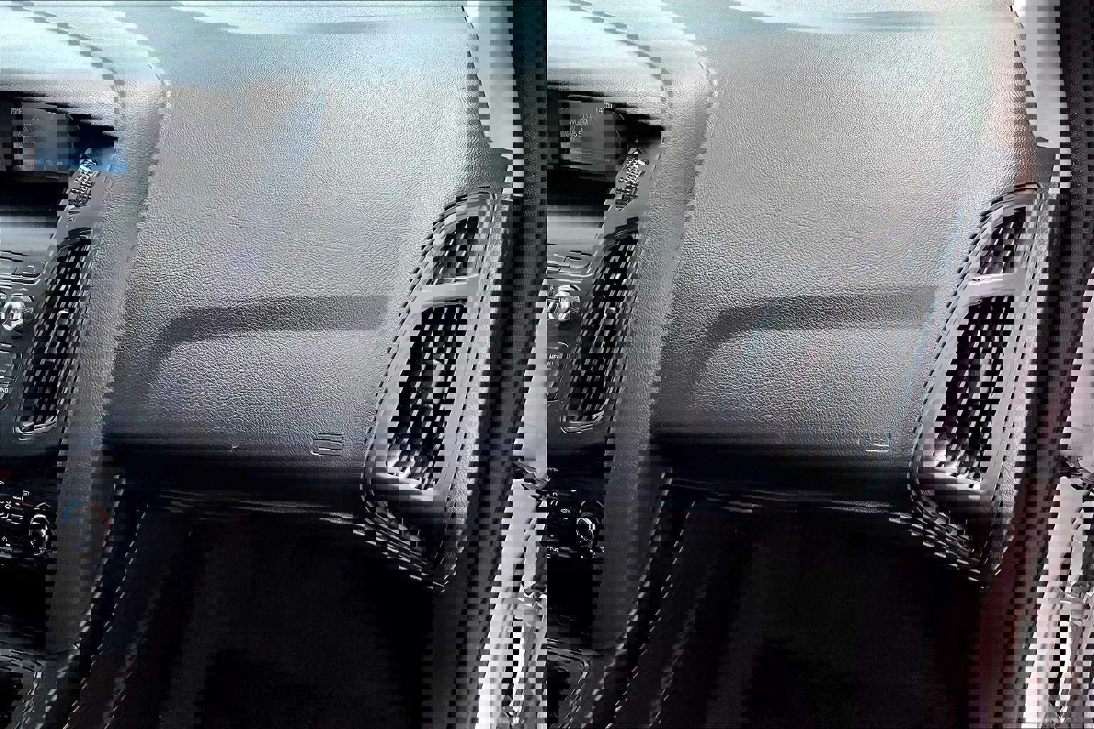 Used 2018 Ford Focus SE image 20