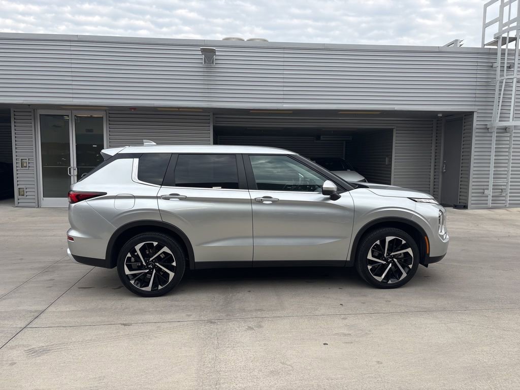 Used 2024 Mitsubishi Outlander SE image 4