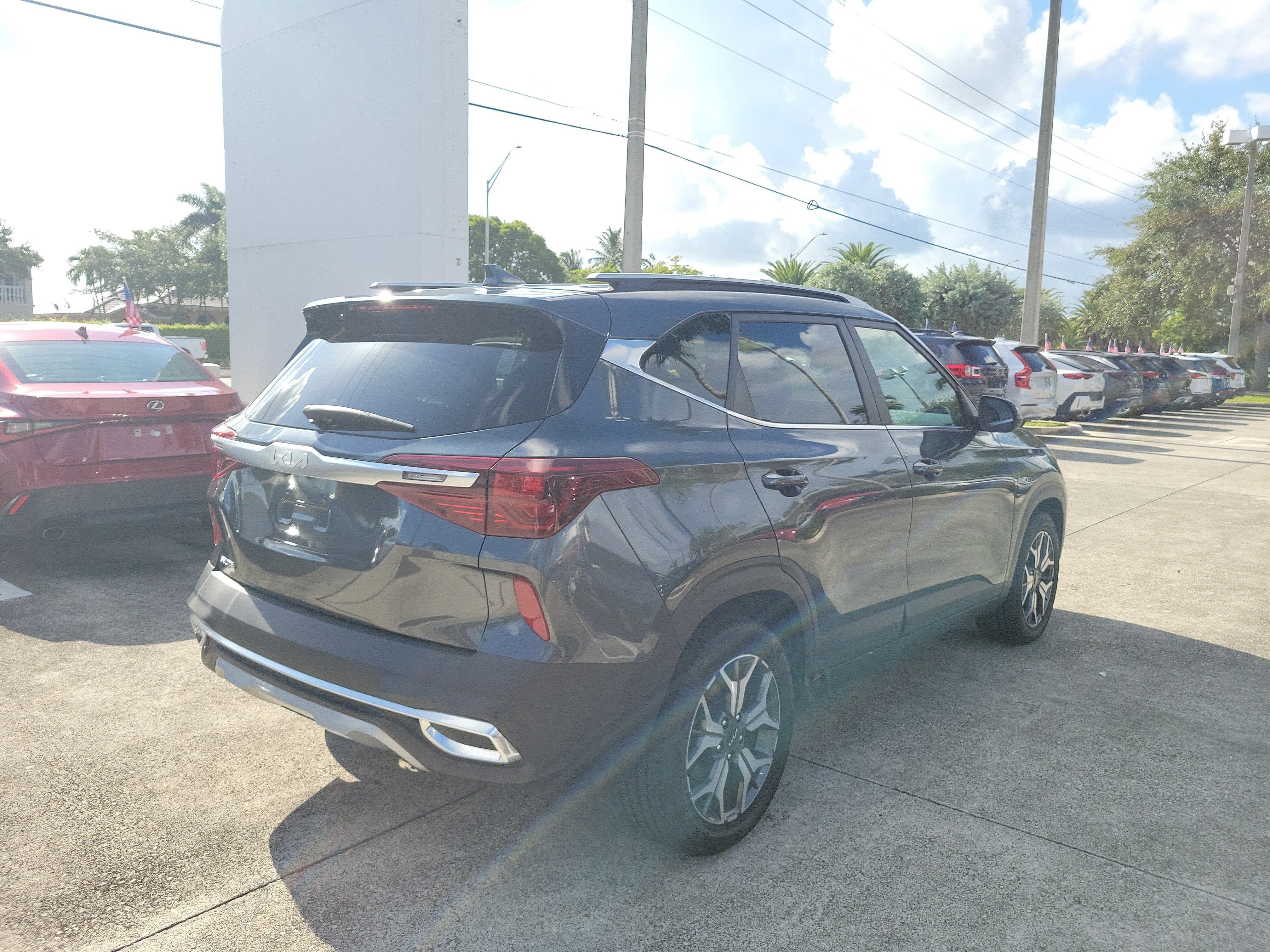 Used 2022 Kia Seltos EX AWD/4WD image 7