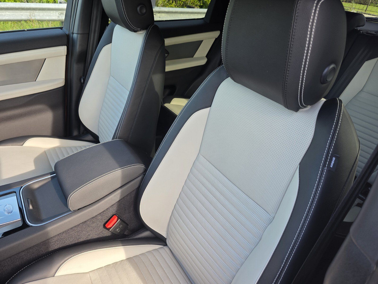 Certified 2022 Land Rover Discovery Sport SE R-Dynamic AWD/4WD image 12