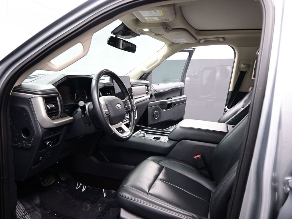 Used 2023 Ford Expedition XLT image 8