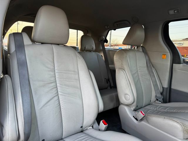Used 2012 Toyota Sienna XLE AWD/4WD image 19