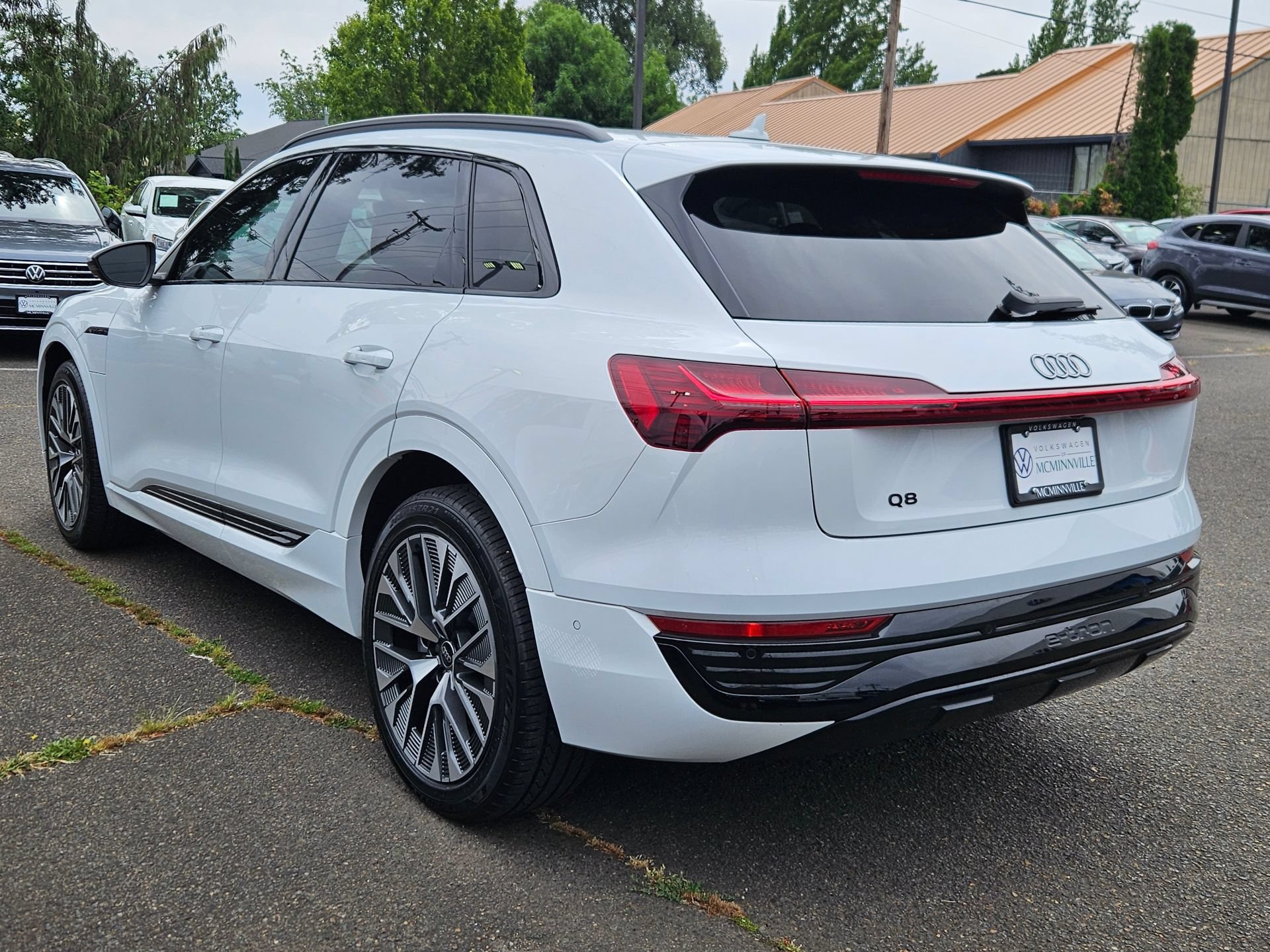 Used 2024 Audi Q8 e-tron Premium Plus w/ Premium Plus Package AWD/4WD image 3