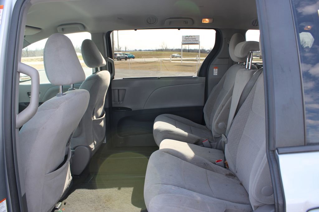 Used 2015 Toyota Sienna LE image 23
