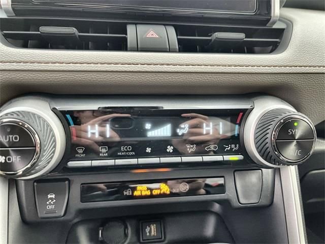 Used 2025 Toyota RAV4 XLE AWD/4WD image 27