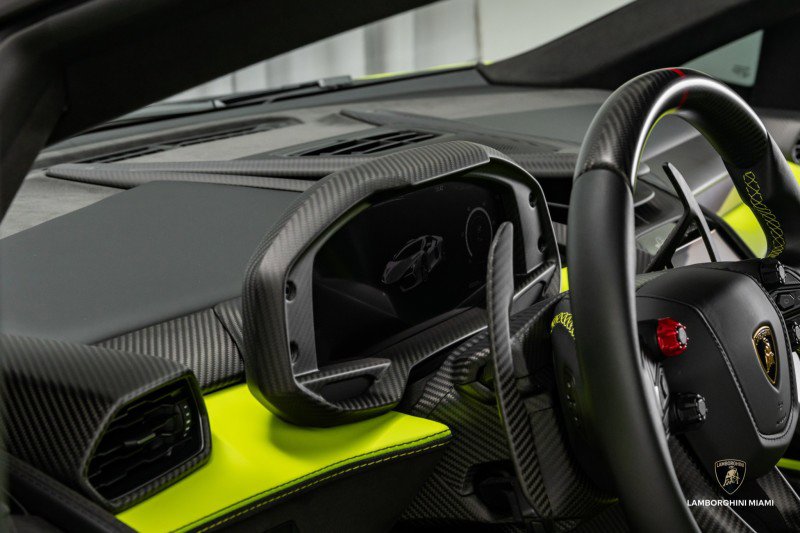 Used 2024 Lamborghini Revuelto image 46