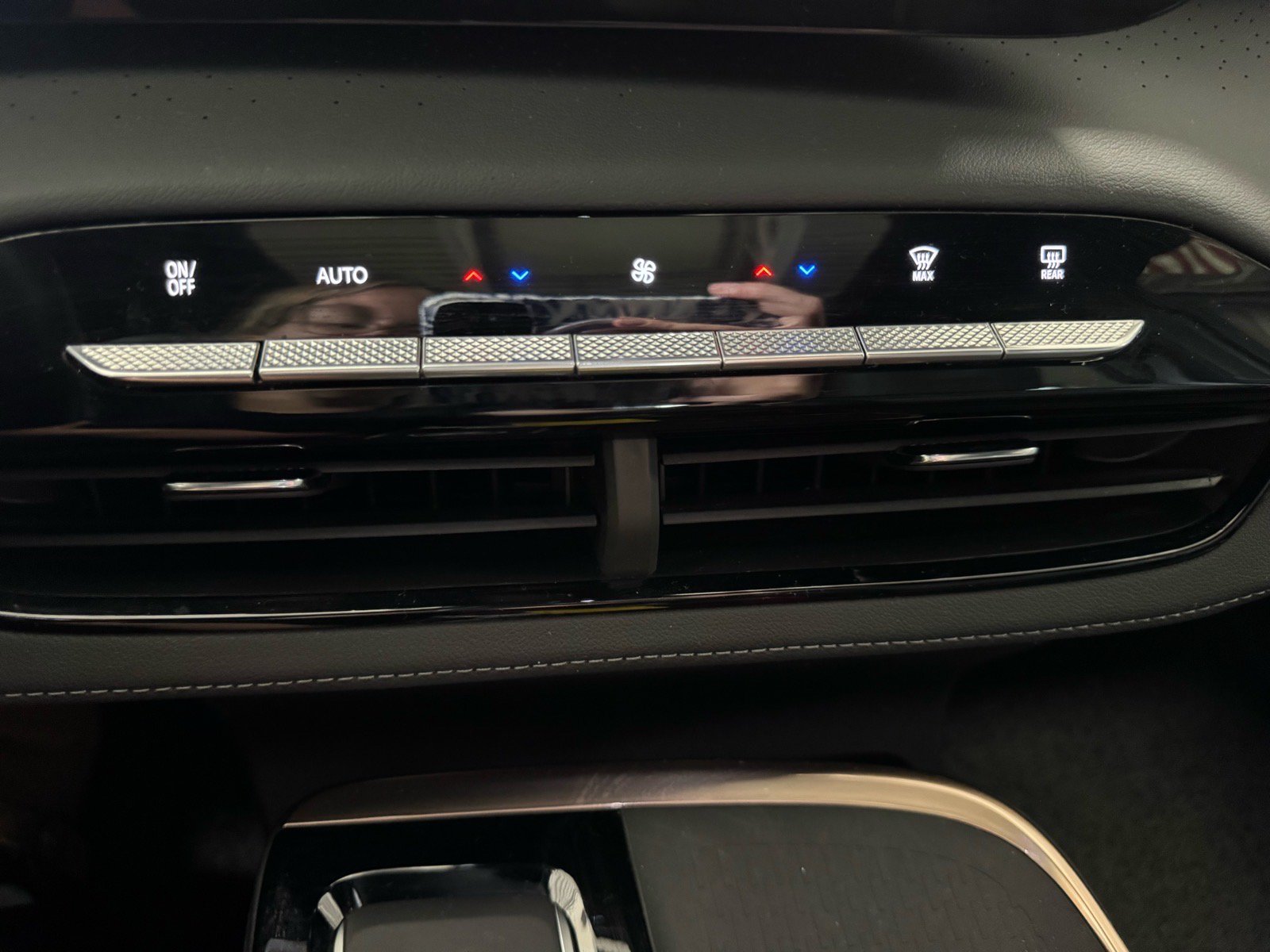 Used 2025 Buick Enclave Avenir w/ Super Cruise Package AWD/4WD image 31