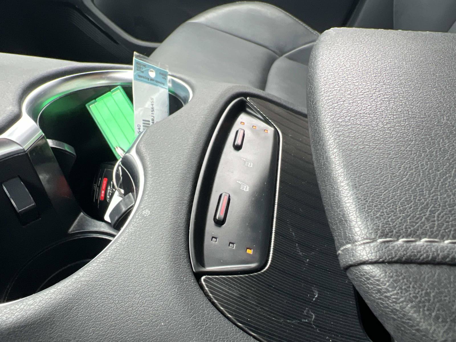 Used 2024 Toyota Venza XLE image 18