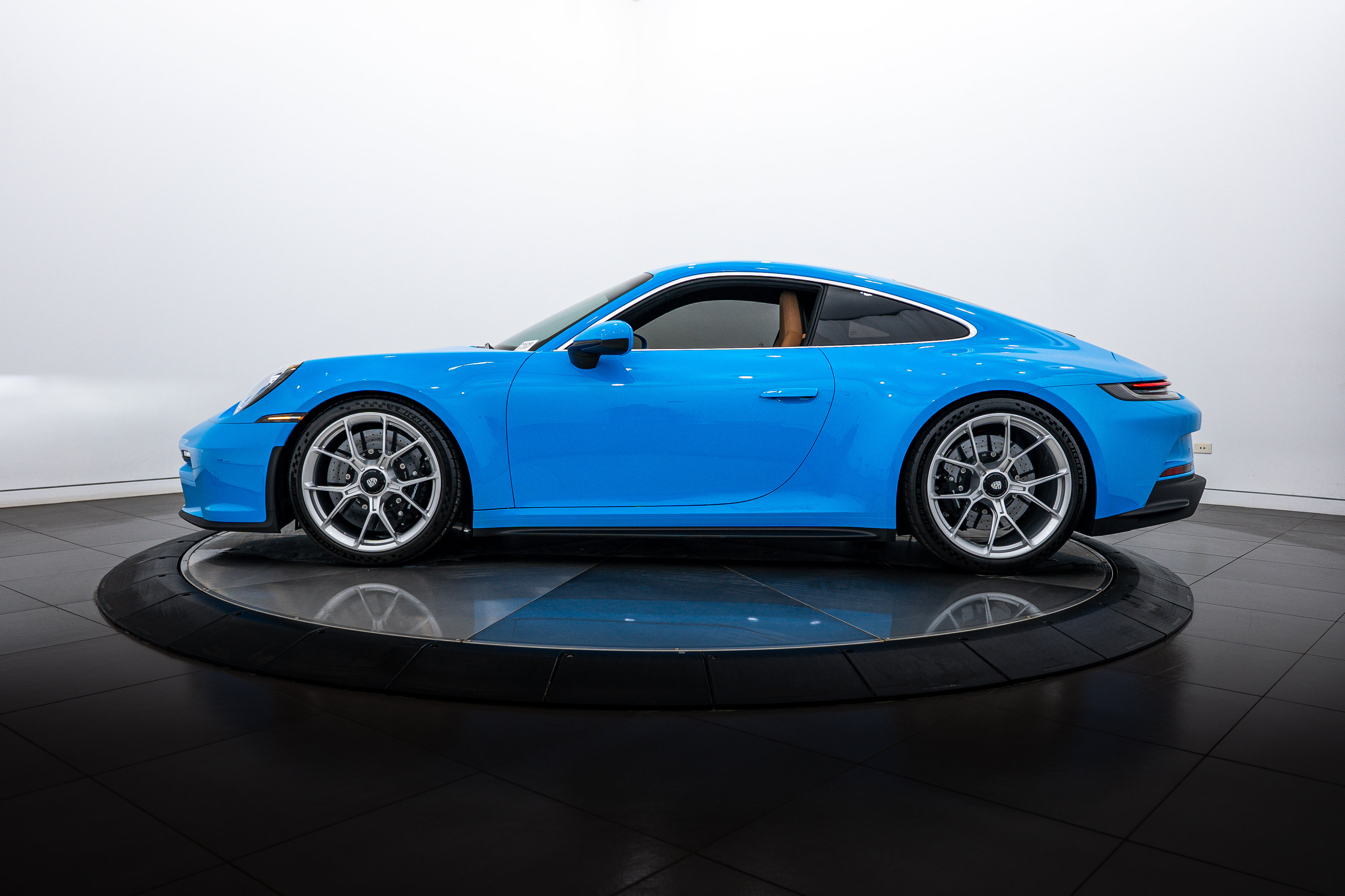 Certified 2022 Porsche 911 GT3 RWD image 2
