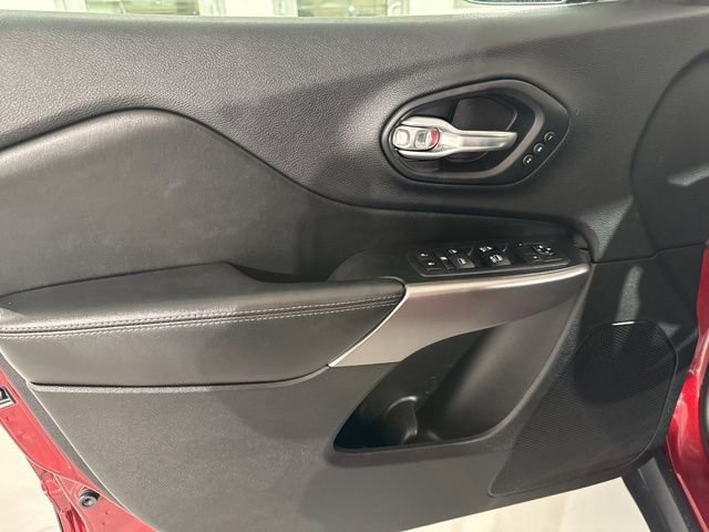 Used 2019 Jeep Cherokee Limited w/ Trailer Tow Group image 22