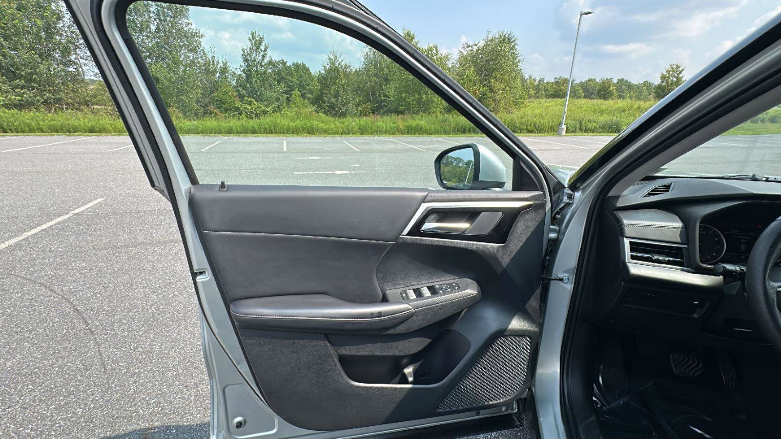 Used 2022 Mitsubishi Outlander SE image 25