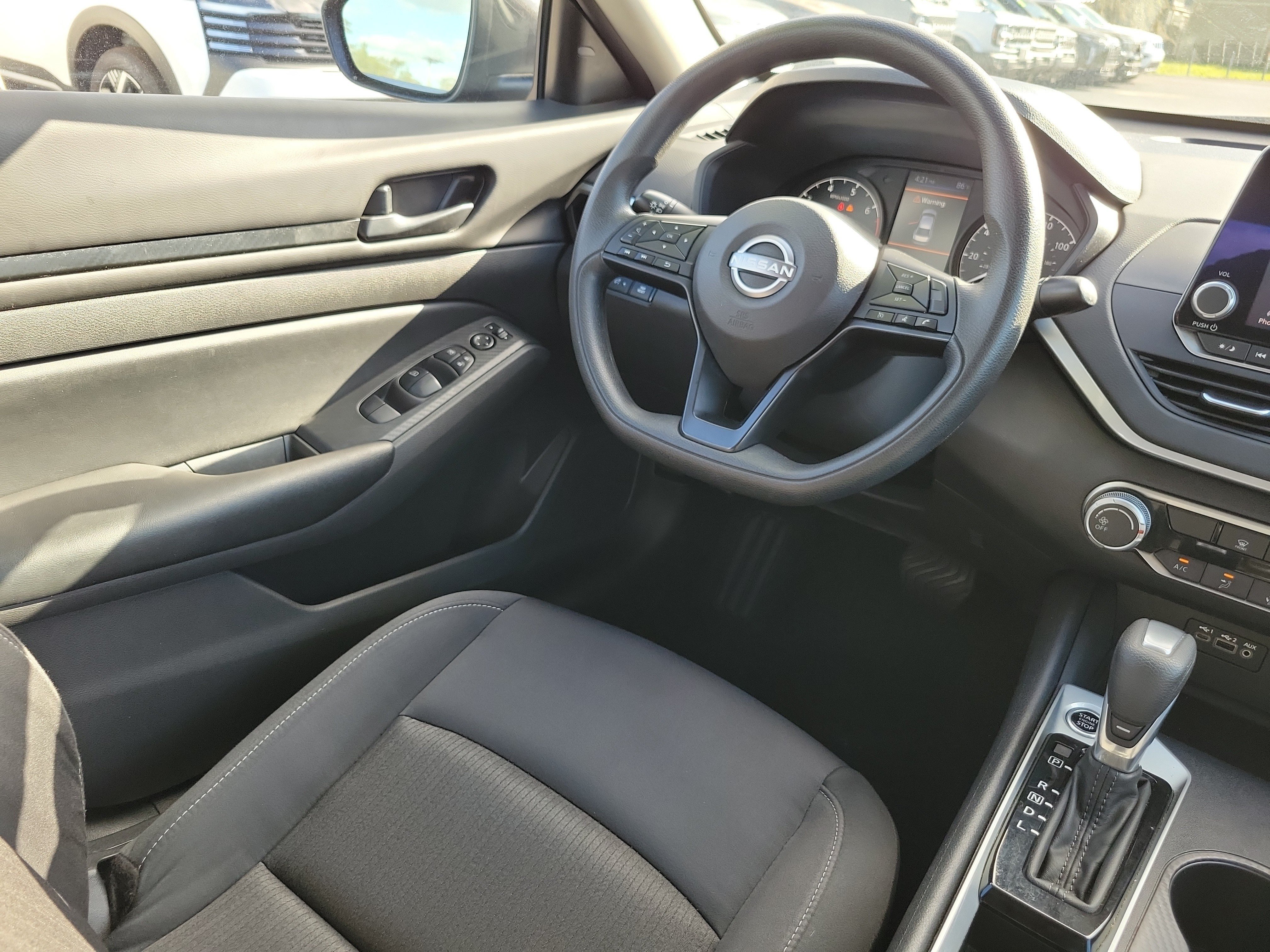 Used 2025 Nissan Altima 2.5 S FWD image 24