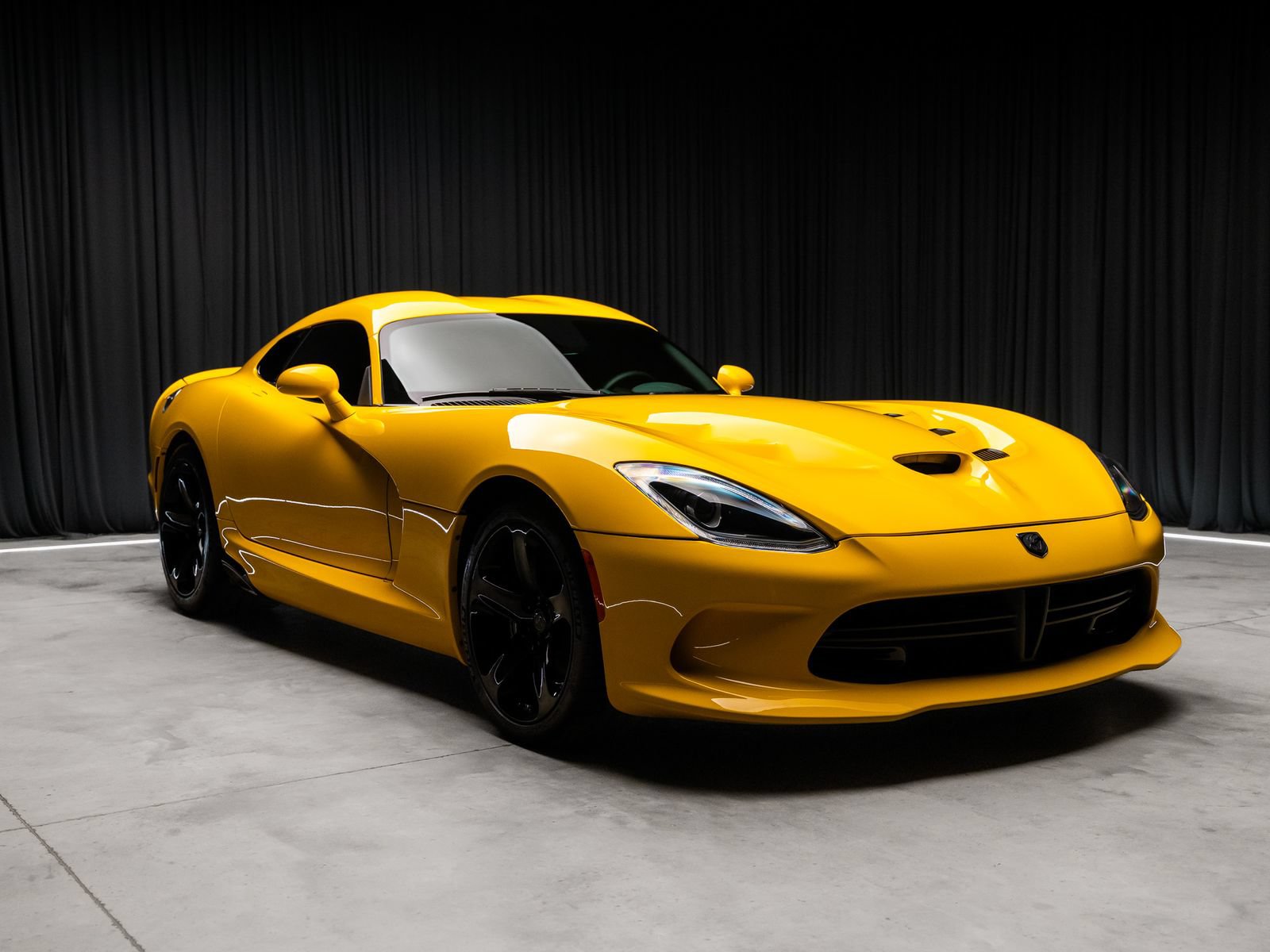 Used 2014 SRT Viper SRT-10 w/ Grand Touring Package RWD image 16