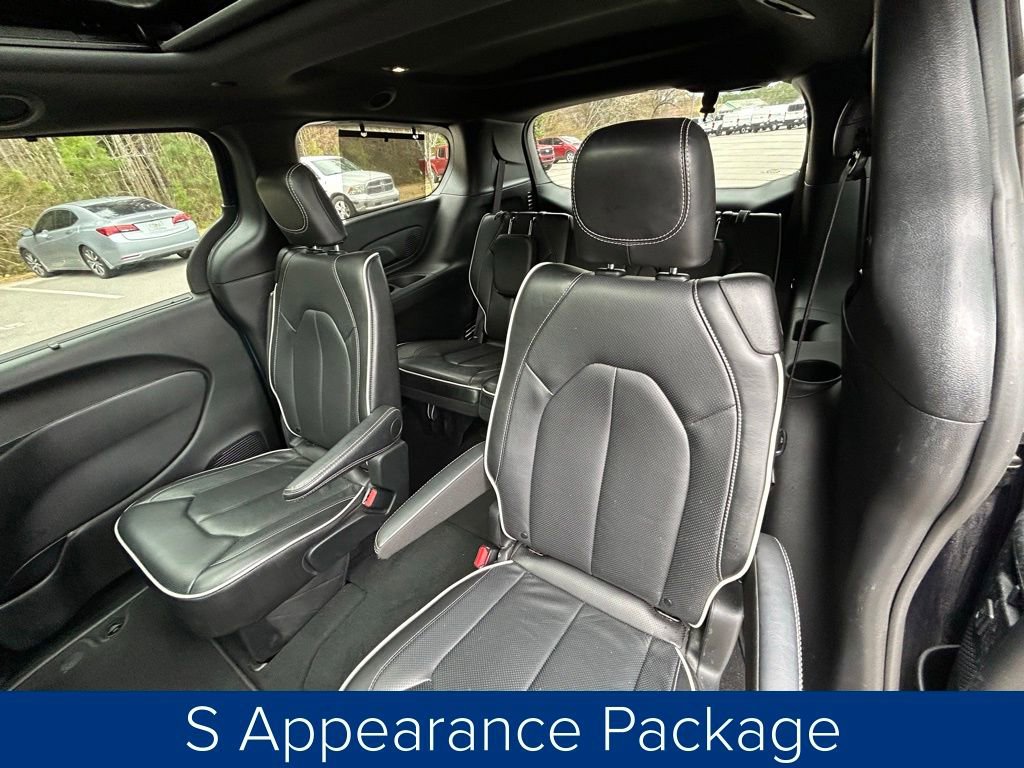 Used 2025 Chrysler Pacifica Limited image 18