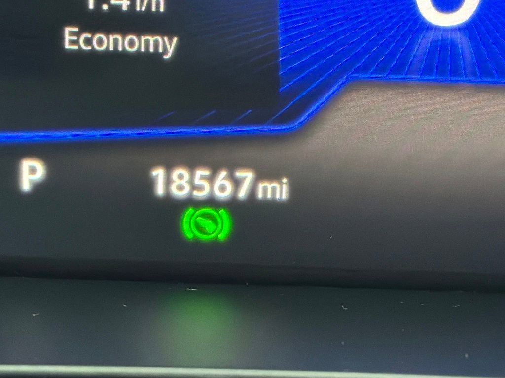 Used 2023 Volkswagen Taos SE w/ Black Wheel Package image 19