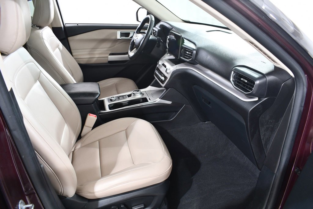 Used 2022 Ford Explorer XLT w/ Equipment Group 202A image 10