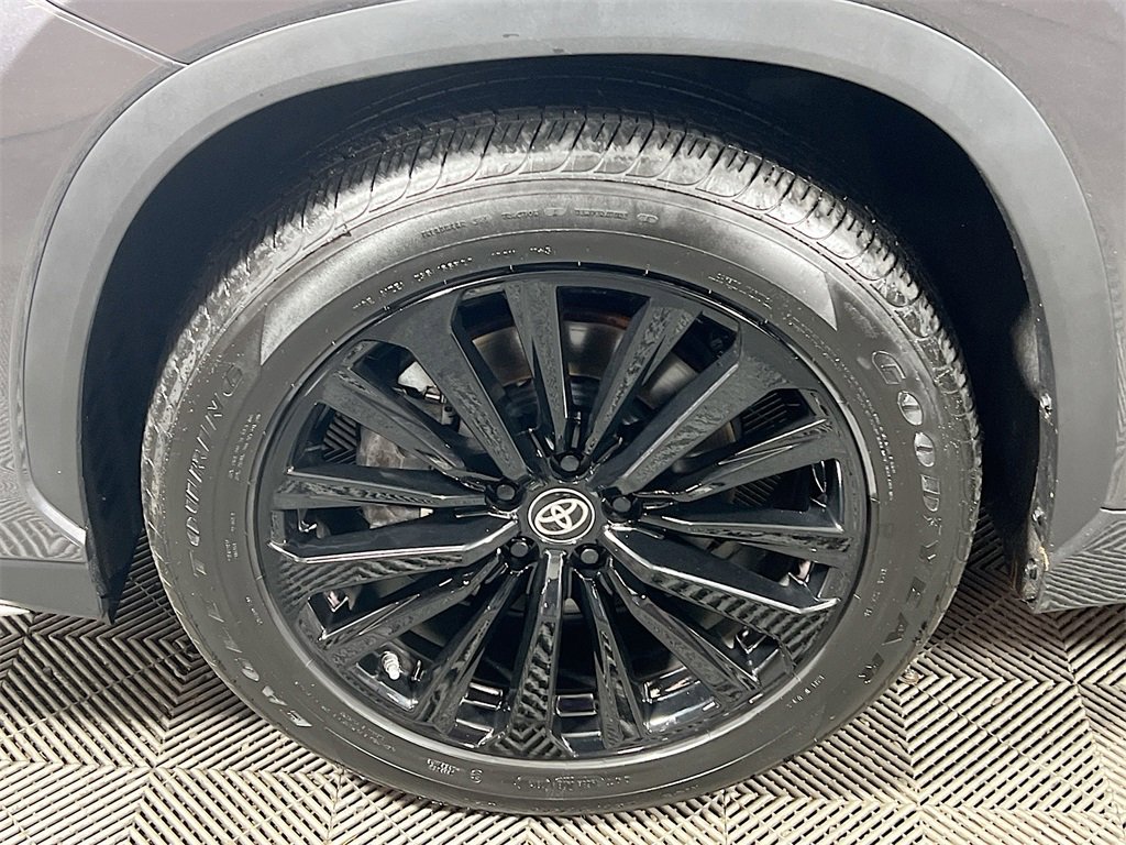 Certified 2024 Toyota Highlander XSE image 28
