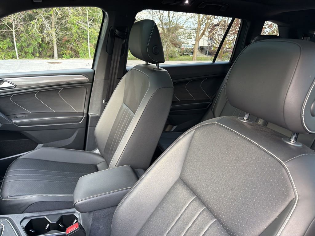 Used 2024 Volkswagen Tiguan SE R-Line image 10