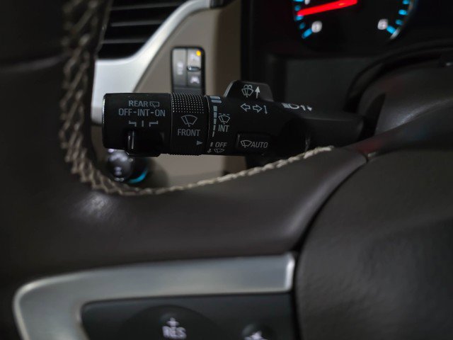 Used 2017 GMC Yukon XL SLT w/ Open Road Package image 24