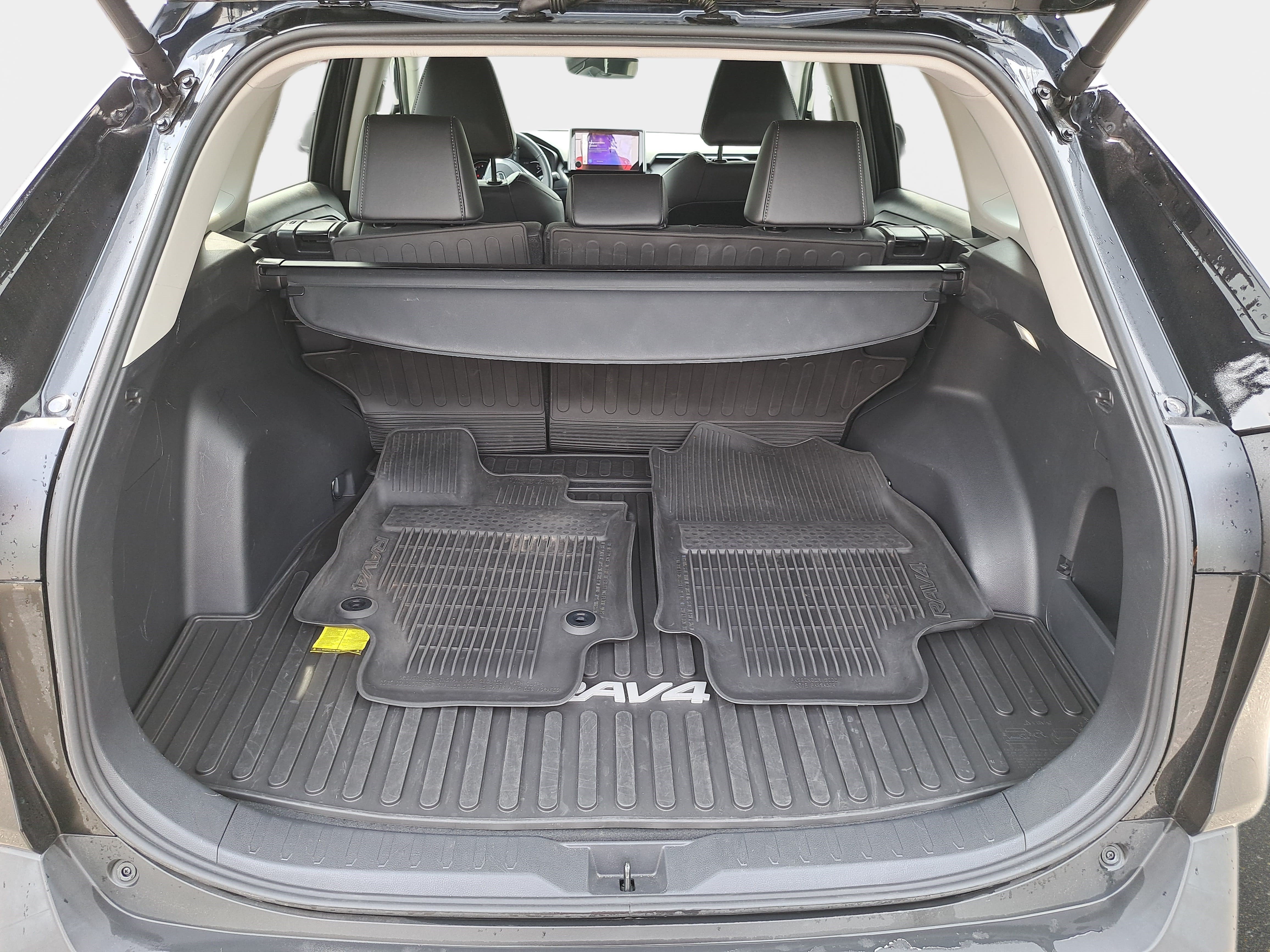 Used 2024 Toyota RAV4 XLE Premium FWD image 12