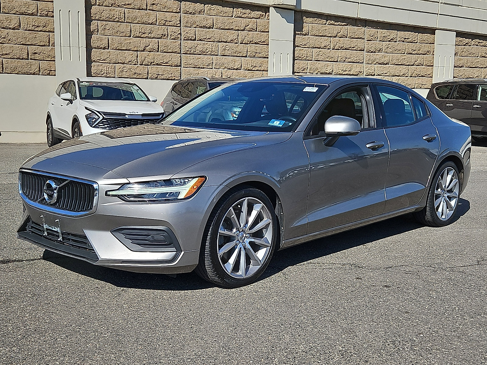 Used 2020 Volvo S60 T6 Momentum w/ Protection Package image 1