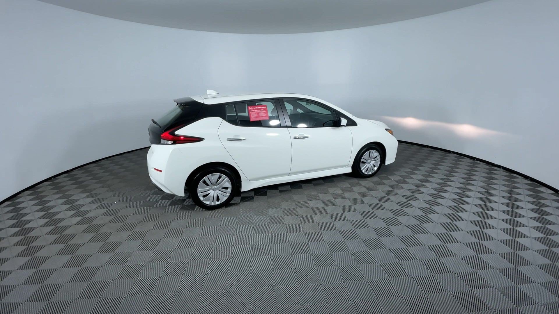 Certified 2025 Nissan Leaf S FWD image 9