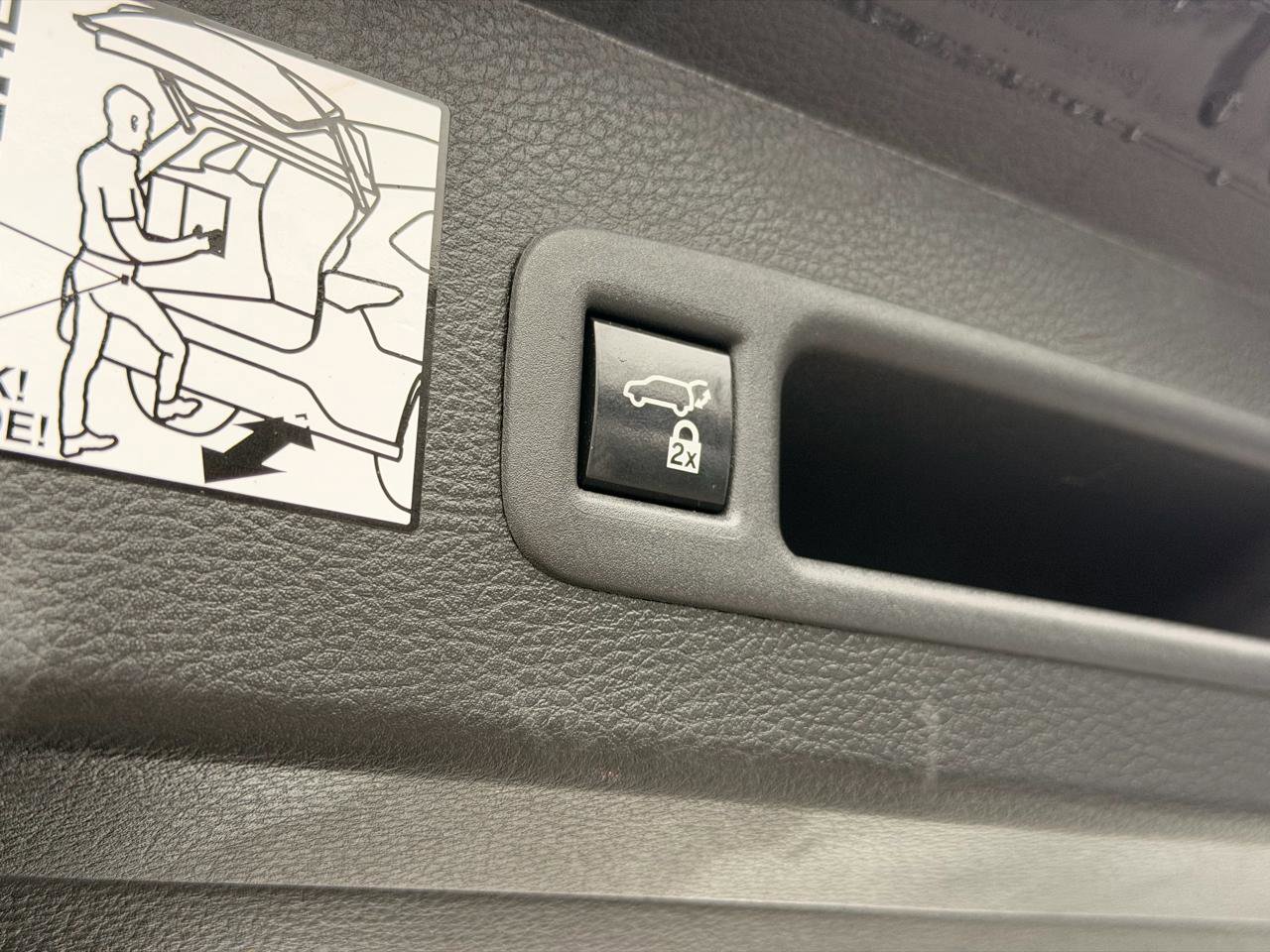 Used 2022 Toyota Sienna Platinum image 26