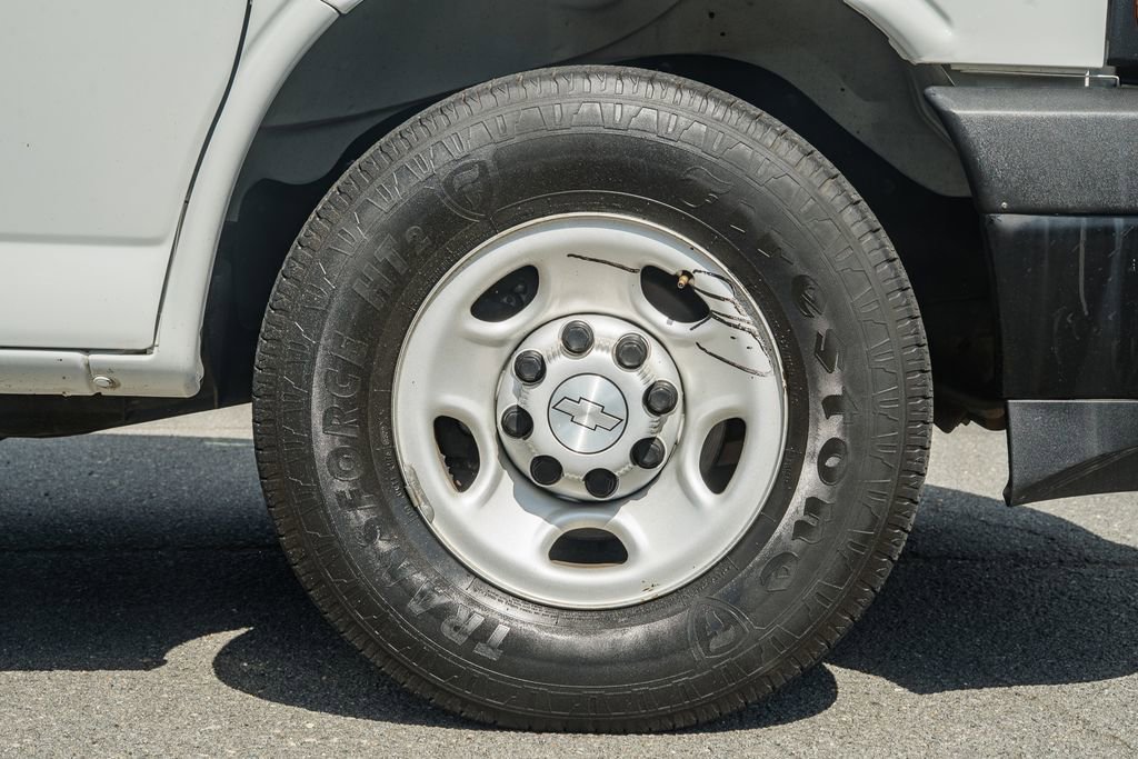 Used 2018 Chevrolet Express 2500 RWD image 12