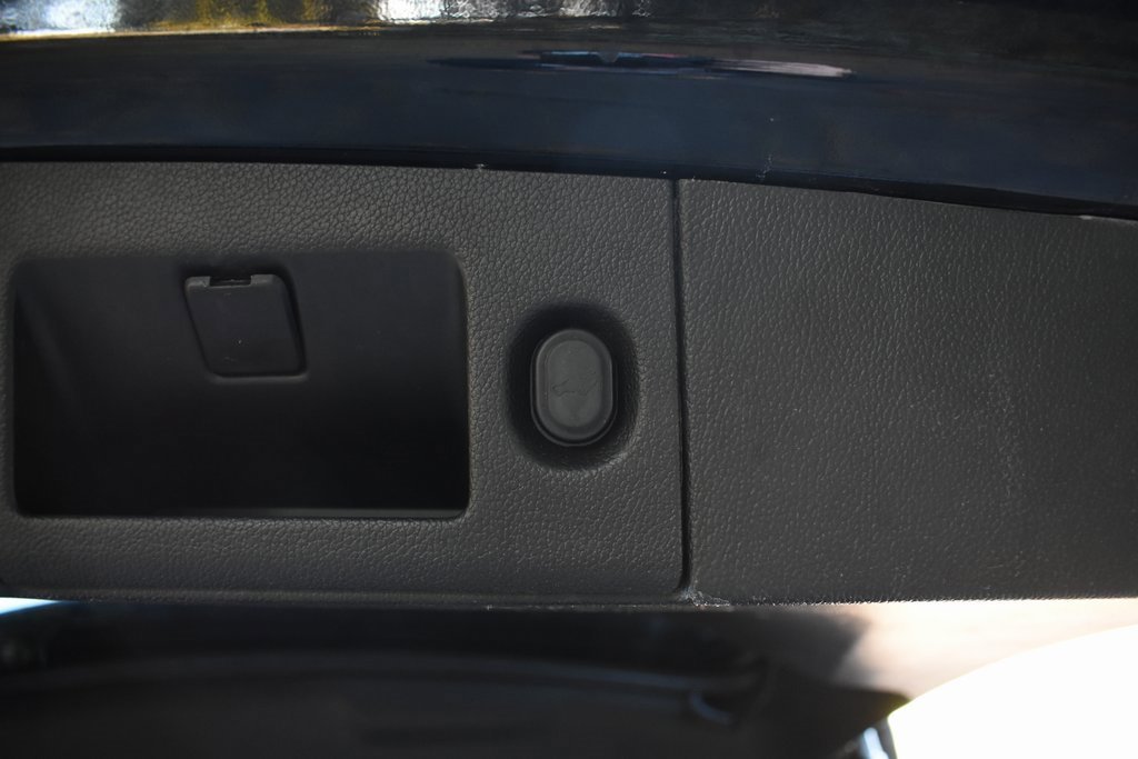 Used 2016 Chevrolet Tahoe LT w/ Luxury Package image 9