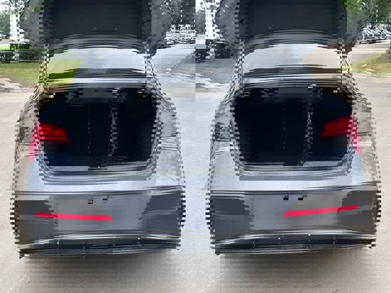 Used 2025 Hyundai Elantra Limited image 16