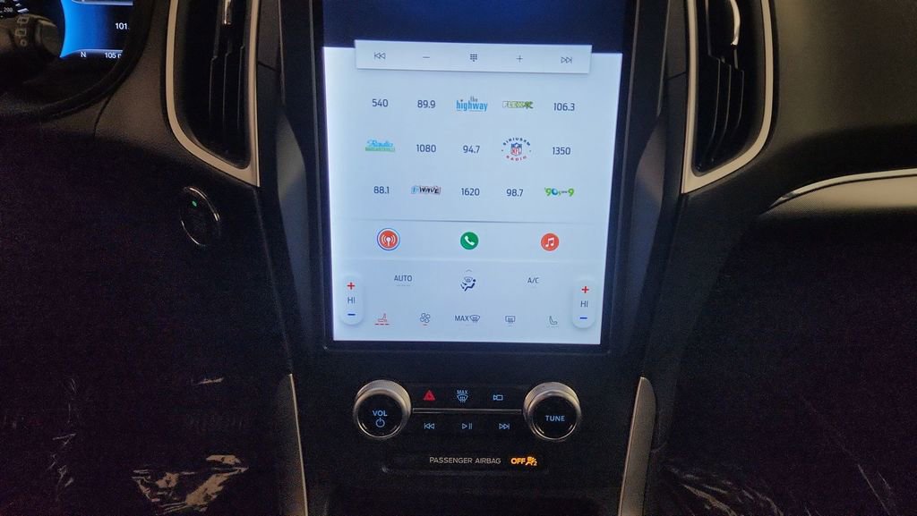 Used 2022 Ford Edge SEL image 16