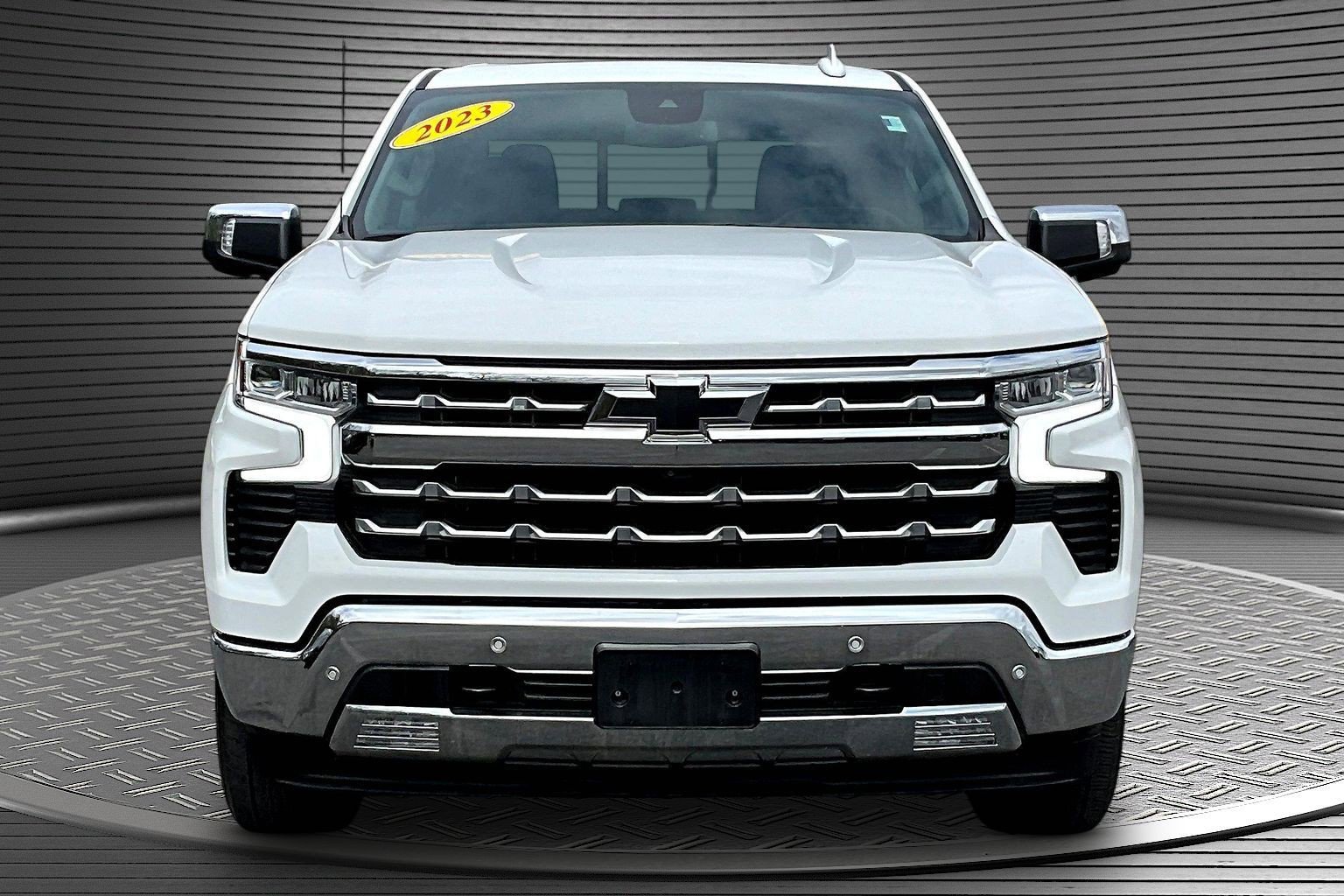 Used 2023 Chevrolet Silverado 1500 LTZ w/ LTZ Convenience Package II AWD/4WD image 2