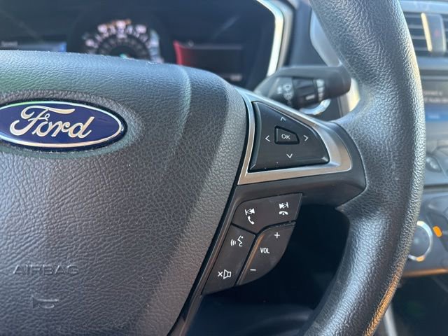Used 2017 Ford Fusion SE image 12